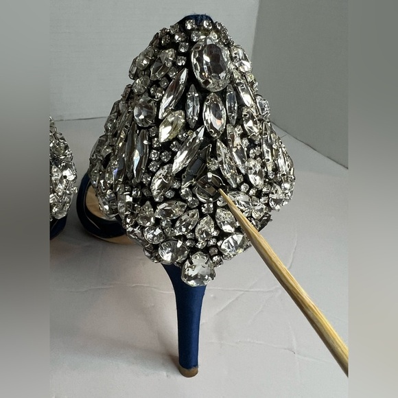 Badgley Mischka
Dawn d'Orsay Evening Sandals - Picture 15 of 16